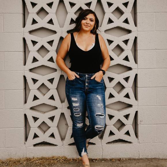 Poshmark profile picture for @jessi